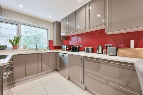 3 bedroom flat to rent, Copley Close, Hanwell, London, W7