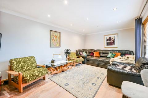 3 bedroom flat to rent, Copley Close, Hanwell, London, W7