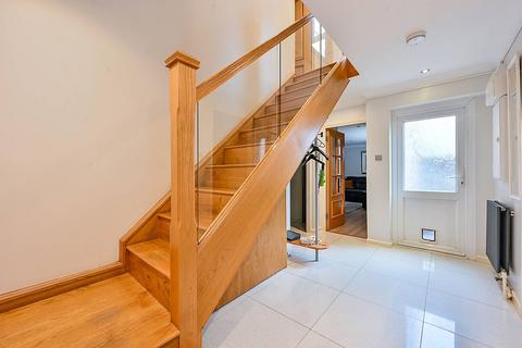 3 bedroom flat to rent, Copley Close, Hanwell, London, W7