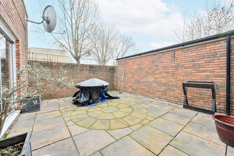 3 bedroom flat to rent, Copley Close, Hanwell, London, W7
