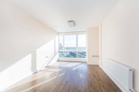 2 bedroom flat to rent, The Green, Southall, UB2
