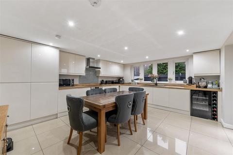 4 bedroom detached house for sale, Laund Road, Salendine Nook, Huddersfield