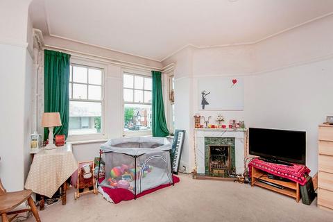 2 bedroom flat to rent, Rochester Gardens, East Sussex BN3