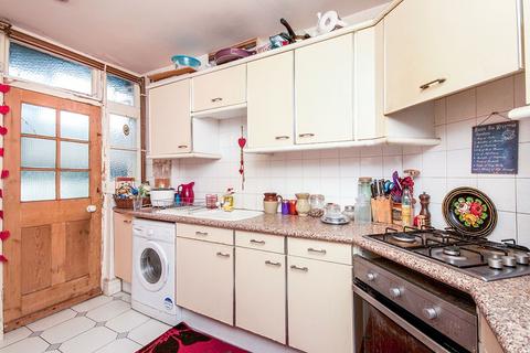 2 bedroom flat to rent, Rochester Gardens, East Sussex BN3