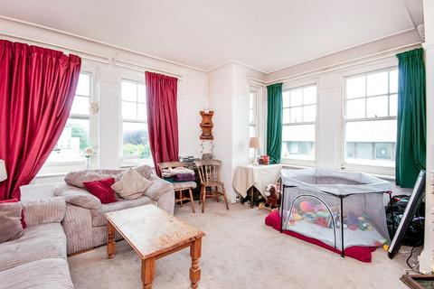 2 bedroom flat to rent, Rochester Gardens, East Sussex BN3