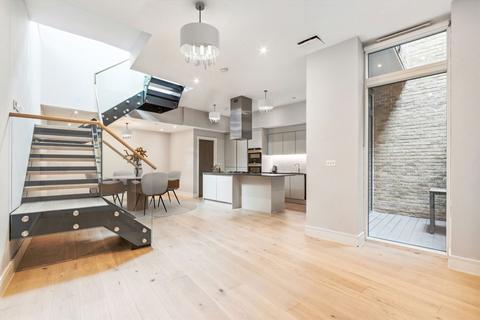 3 bedroom terraced house for sale, Avery Walk, Battersea SW11