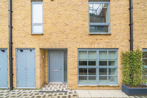 undefined, Avery Walk, Battersea SW11