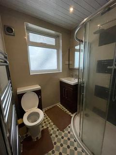 2 bedroom semi-detached bungalow to rent, Dudley Road, Harrow