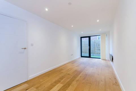 1 bedroom flat to rent, High Street, New Malden, KT3