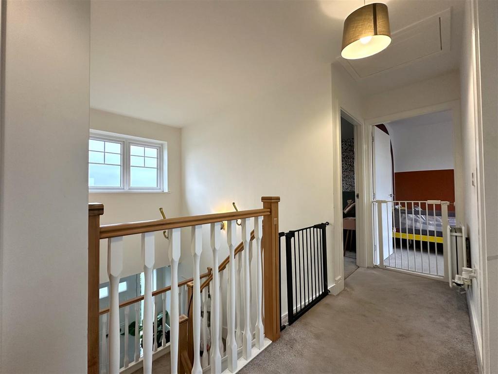 First Floor landing 164