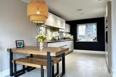 4 bedroom detached house for sale, Ribbon Pond Drive, Middlebeck, Newark