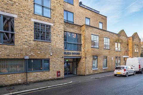 3 bedroom flat to rent, Glasshill Street, London SE1