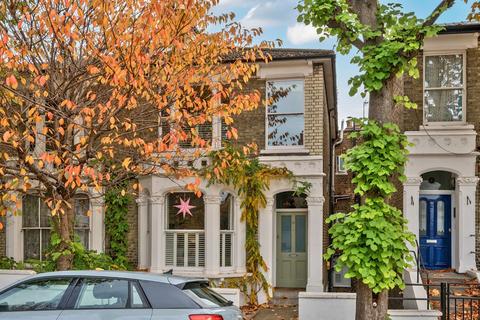 2 bedroom flat to rent, Boscombe Road, Hammersmith, London, W12
