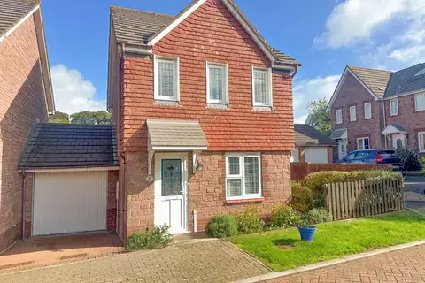 3 bedroom detached house to rent, Brecon Close, Paignton, TQ4 7GF