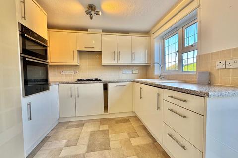 3 bedroom detached house to rent, Brecon Close, Paignton, TQ4 7GF