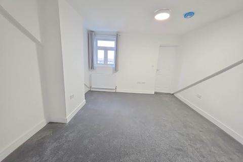 undefined, Liverpool Road, Reading RG1