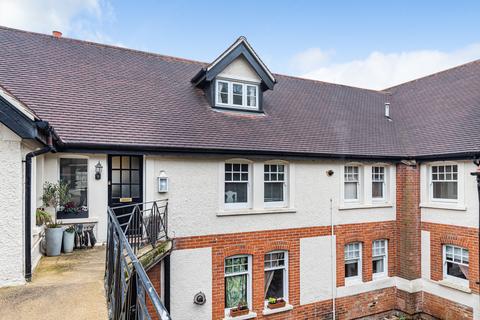 2 bedroom apartment for sale, The Crescent, Farnham, Surrey, GU9
