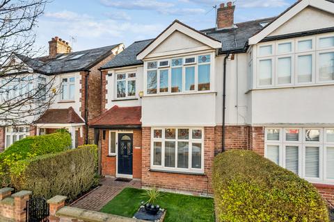 Erlesmere Gardens, Ealing, London, W13