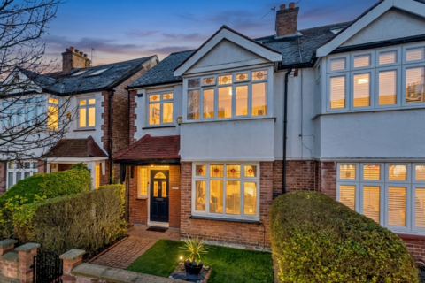 Erlesmere Gardens, Ealing, London, W13