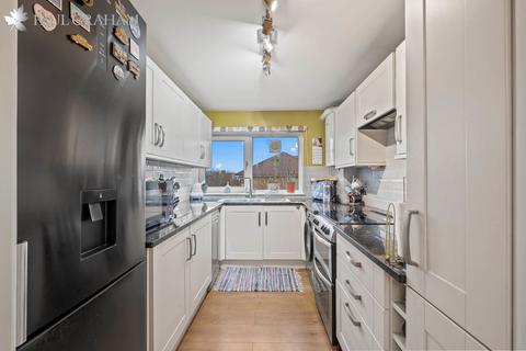 2 bedroom apartment for sale, Marchmont Road, Wallington