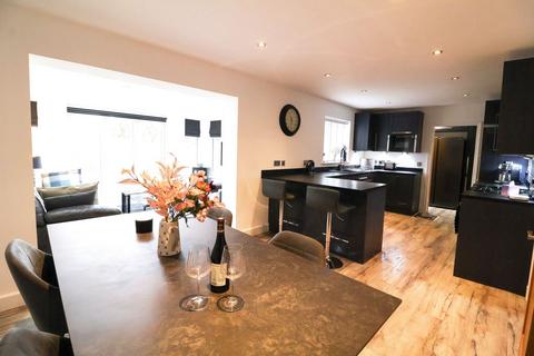 4 bedroom detached house for sale, Swallow Fold, Glossop SK13