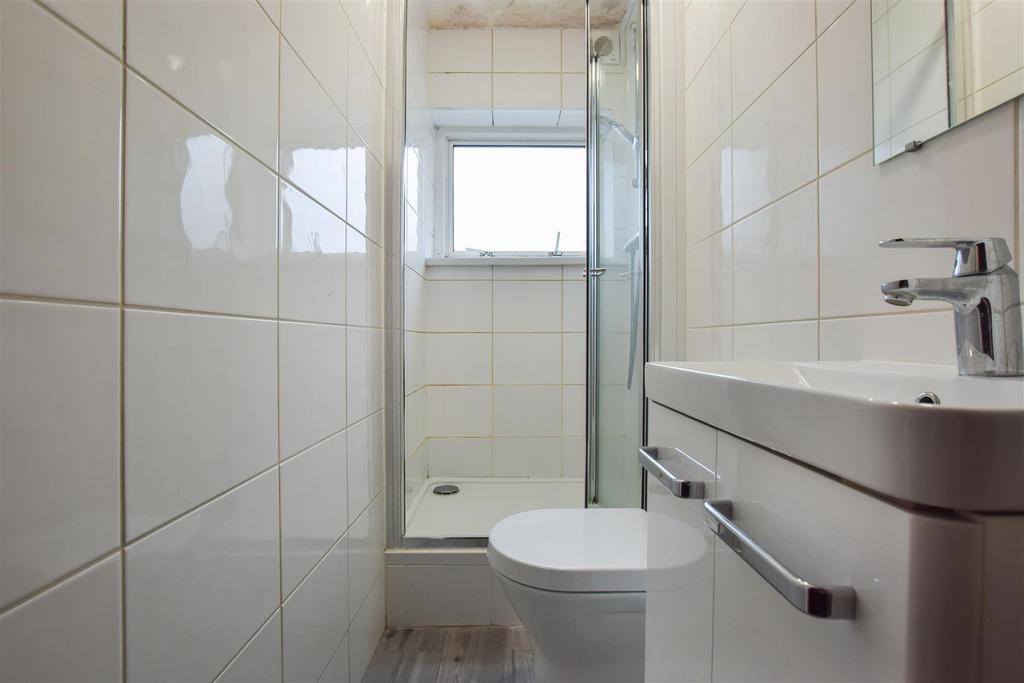 Bathroom 2.jpg