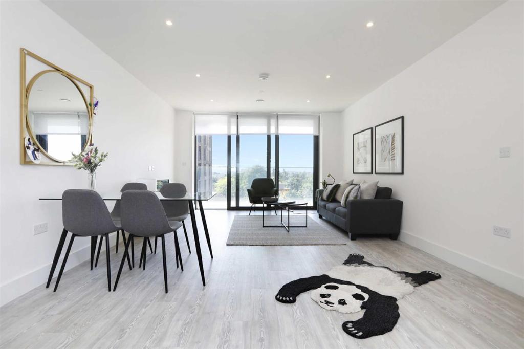 Sandown-house-high-street-staines-upon-thames-tw18