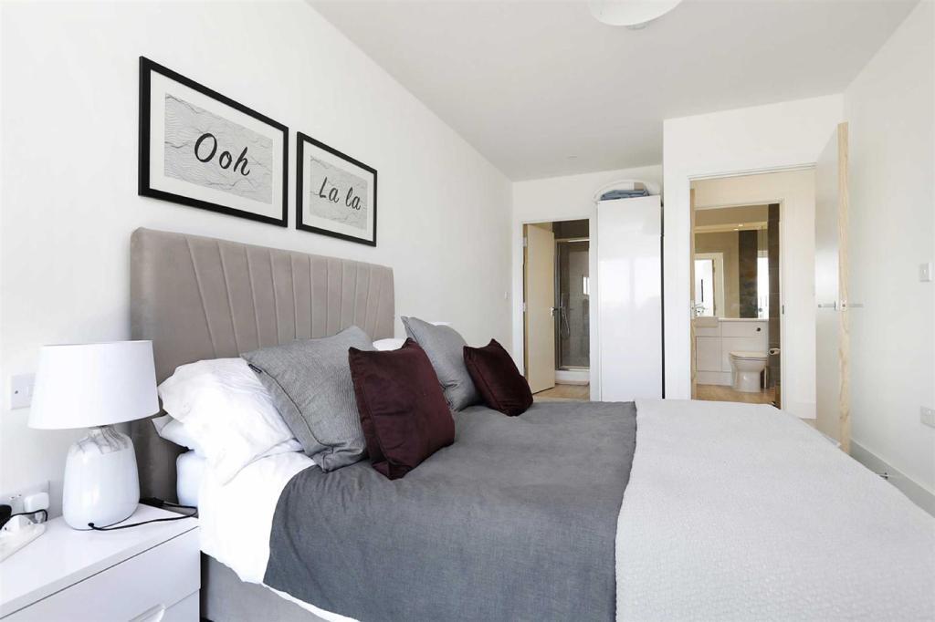 Sandown-house-high-street-staines-upon-thames-tw18