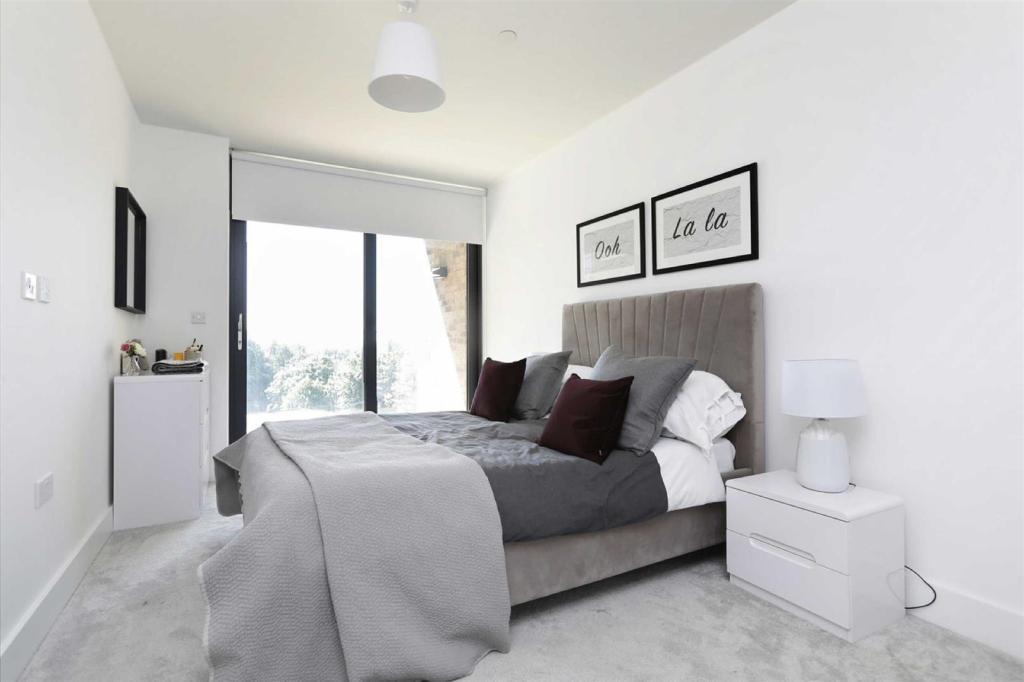 Sandown-house-high-street-staines-upon-thames-tw18