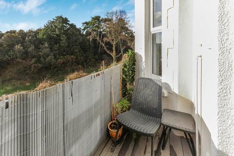 2 bedroom flat for sale, Undercliff Road, Bournemouth
