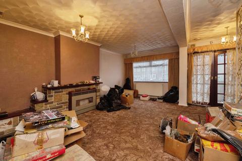 3 bedroom terraced house for sale, Karen Close, Rainham, RM13