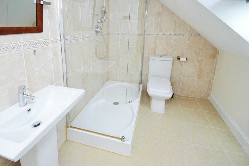 B691fd6b-Attic 20ensuite