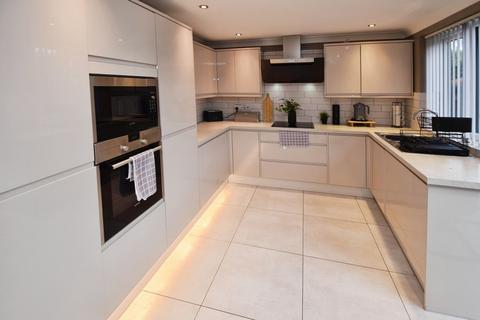 5 bedroom detached house for sale, Oakdale Grove, Shipley BD18