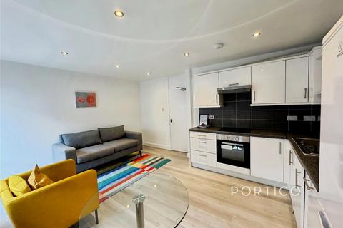 1 bedroom in a flat share to rent, Mursell Estate, London, SW8