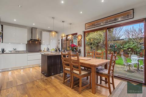 4 bedroom semi-detached house for sale, Lancing Gardens