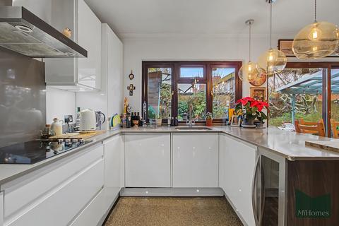 4 bedroom semi-detached house for sale, Lancing Gardens
