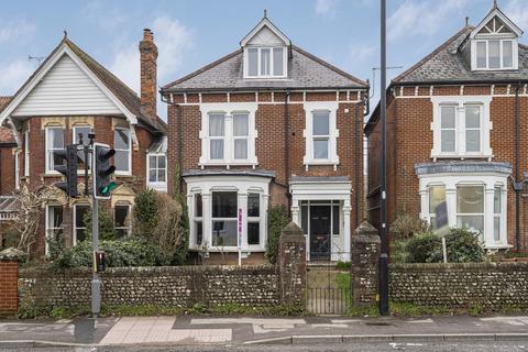 2 bedroom ground floor flat for sale, Station Road, Petersfield GU32