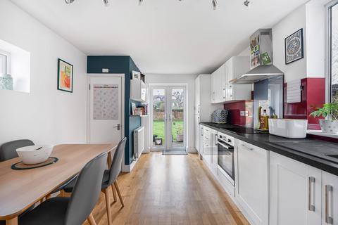 2 bedroom ground floor flat for sale, Station Road, Petersfield GU32