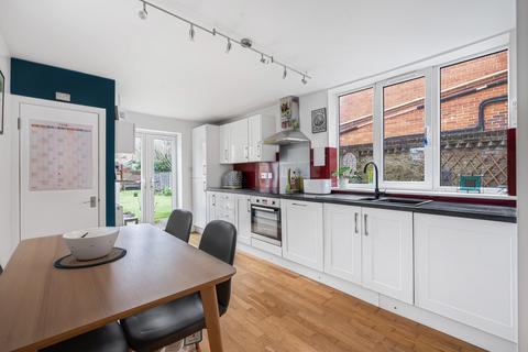2 bedroom ground floor flat for sale, Station Road, Petersfield GU32