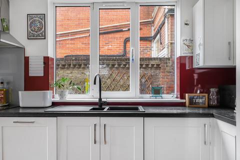 2 bedroom ground floor flat for sale, Station Road, Petersfield GU32