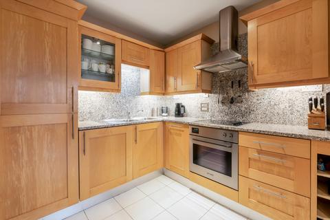 2 bedroom flat to rent, Whitehouse Apartments, 9 Belvedere Road, London SE1