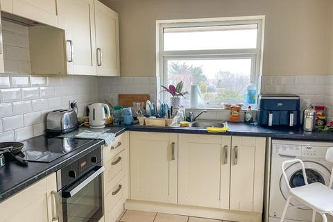 2 bedroom bungalow for sale, Willow Walk, Eastbourne, BN22