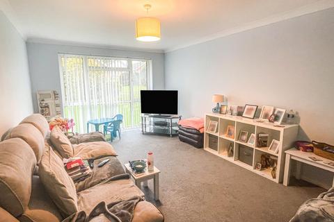 2 bedroom bungalow for sale, Willow Walk, Eastbourne, BN22
