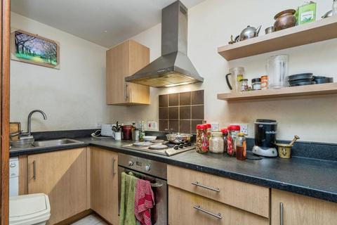 2 bedroom flat for sale, High Street, Cosham, Portsmouth, PO6