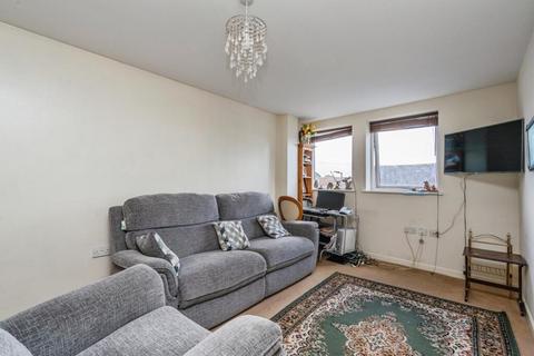 2 bedroom flat for sale, High Street, Cosham, Portsmouth, PO6