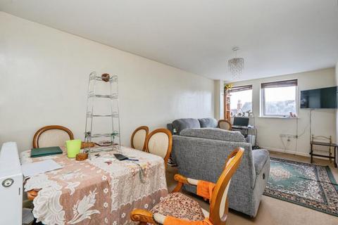 2 bedroom flat for sale, High Street, Cosham, Portsmouth, PO6
