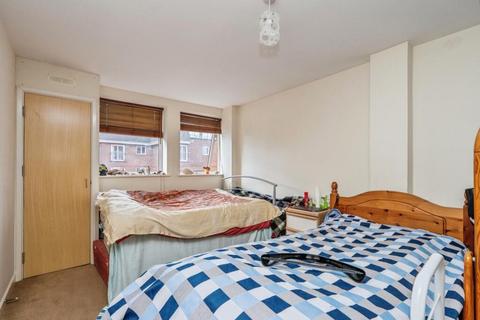 2 bedroom flat for sale, High Street, Cosham, Portsmouth, PO6