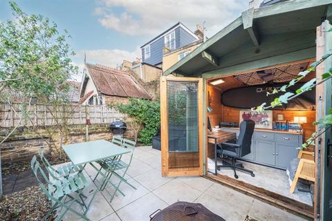 2 bedroom flat for sale, Loftus Road, London W12