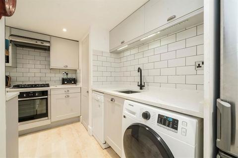 2 bedroom flat for sale, Loftus Road, London W12