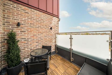 2 bedroom flat for sale, Tulse Hill, London SW2